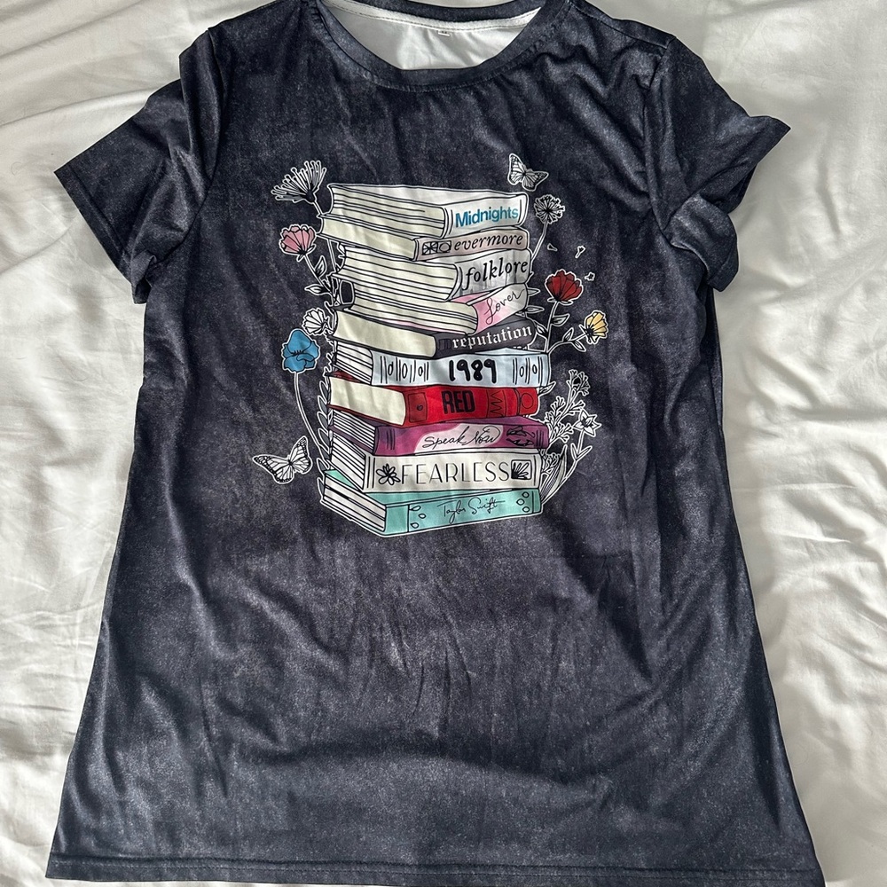 Taylor Swift Book Albums shirt, NEW, size Medium